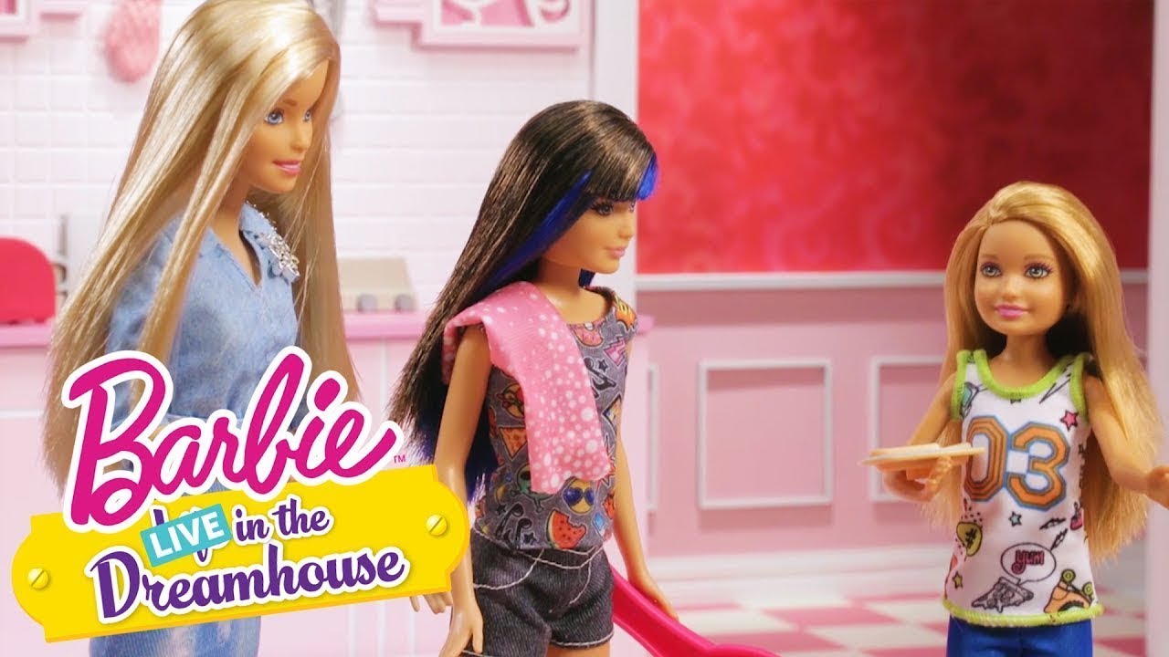 SOGNARE UNA PICCOLA CASA DA  SOGNO! | Barbie LIVE! In The Dreamhouse | @BarbieItalia