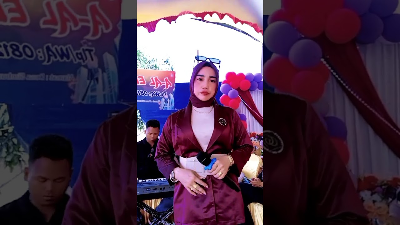Welang Pelang Vokalis Nur'Azizah 