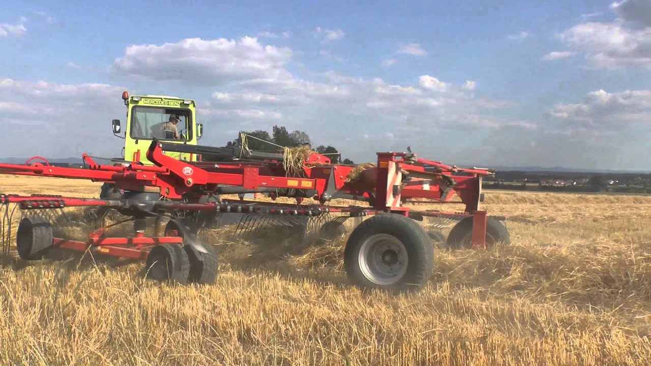 MB - Trac 1000 mit einem Lely Hibicus Schwader vom LU Klink in der Strohbergung Teil 1 !