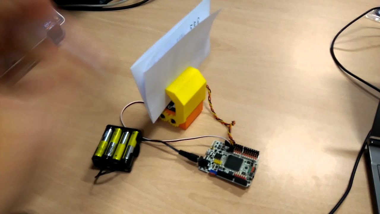 Icezum Alhambra: Testing servo + ir sensor