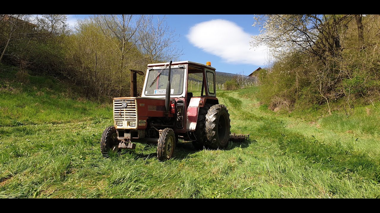 Wiesen Schleppen 11 04 2025 - Steyr 545 mit Zwillingsreifen und 2,20m Wiesen Egge