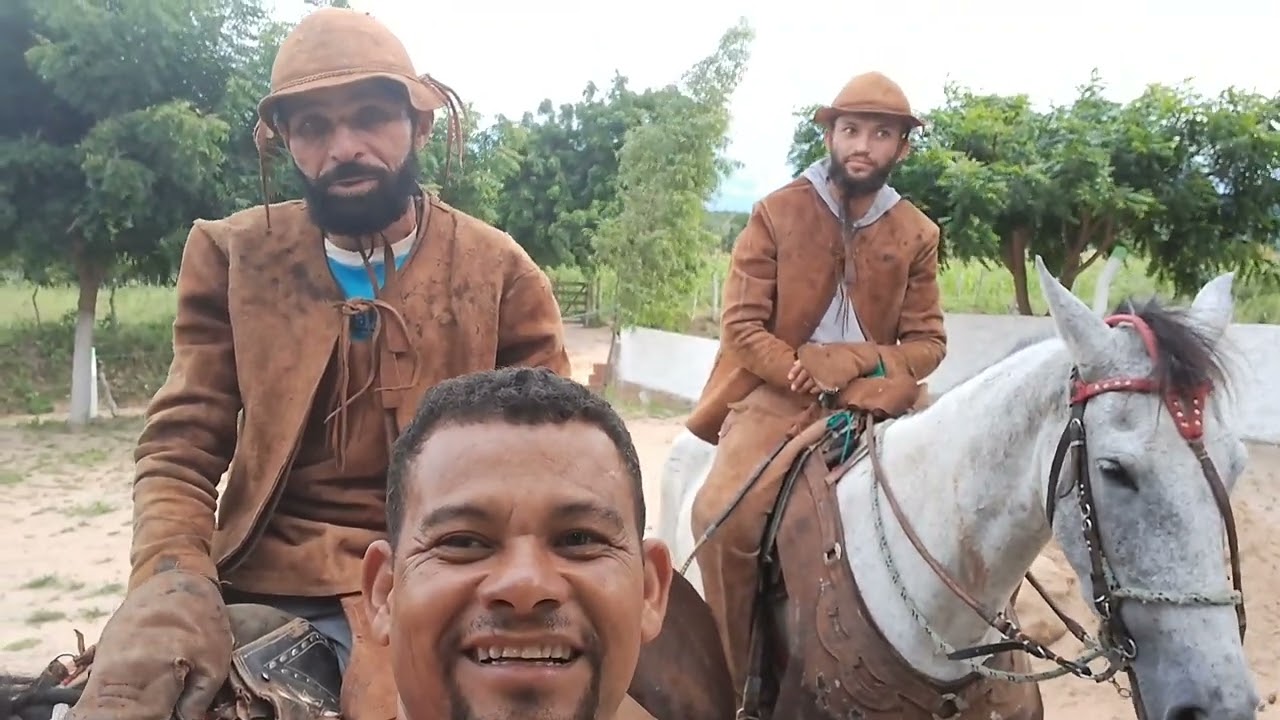 Grilo encontra amigo rockeiro manuelito