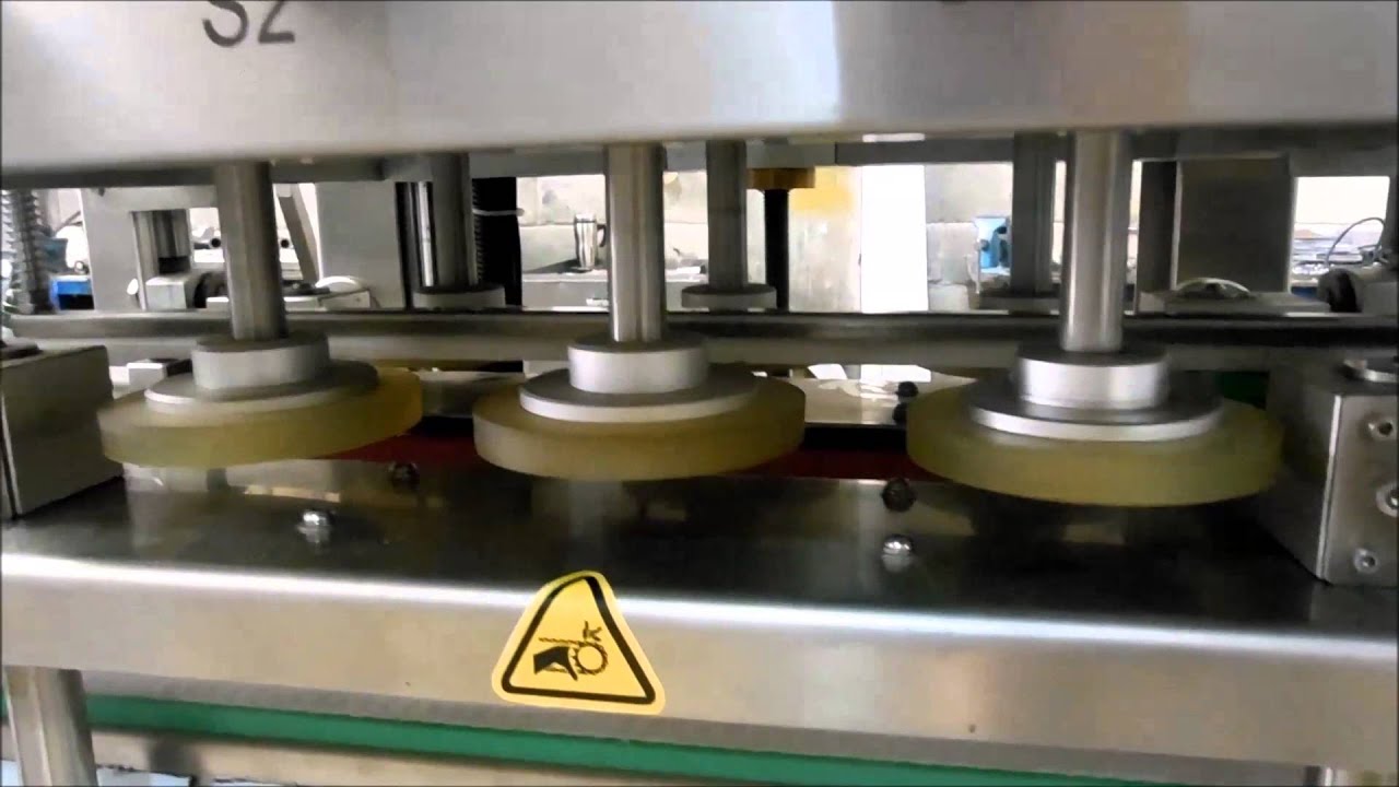 M&Aacute;QUINA TAPONADORA LINEAL AUTOM&Aacute;TICA PARA TAPAS DE ROSCA PL&Aacute;STICAS MARCA TECNI PAC&reg; MODELO TSPP-3
