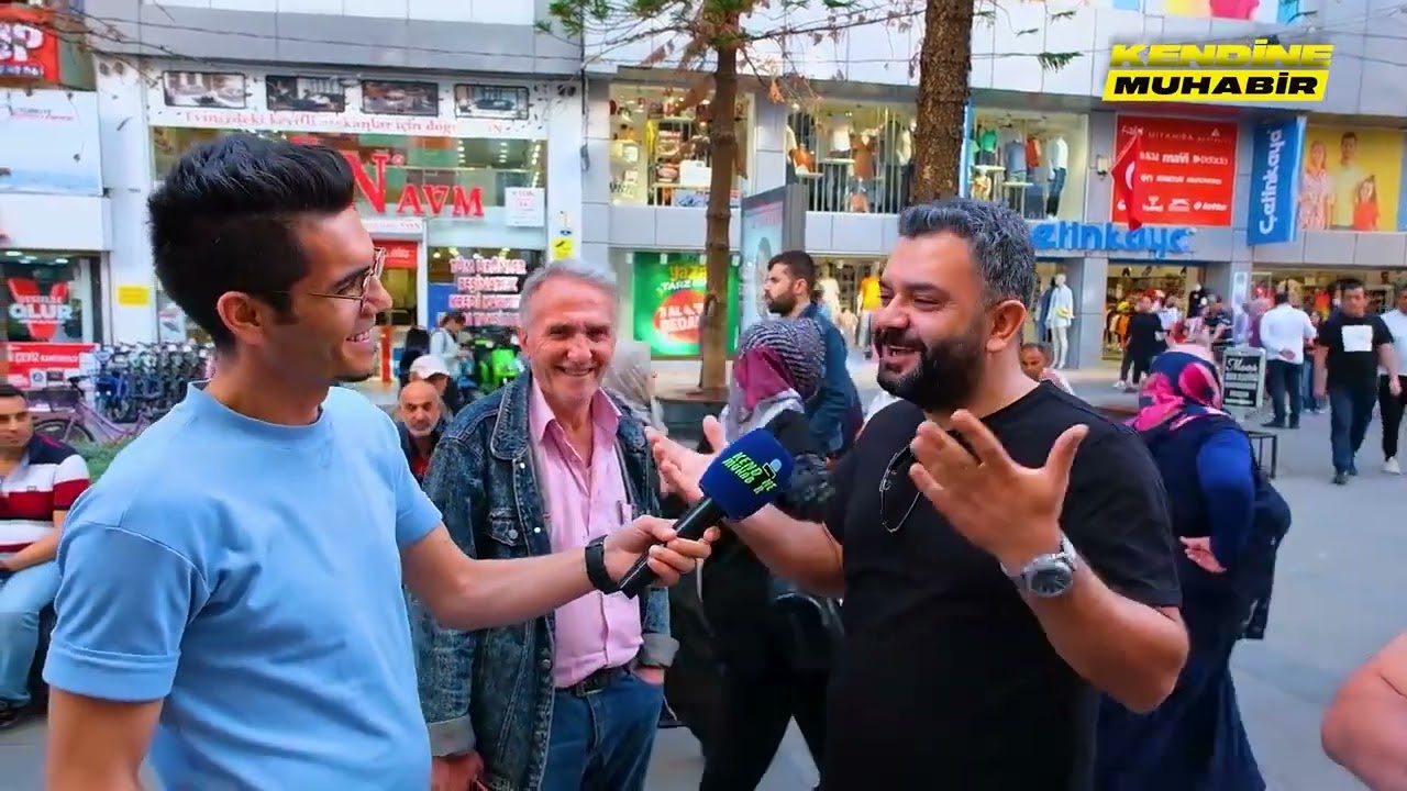 İSKENDER VE KADİR SOKAKTA KURAN ANLATIYOR.