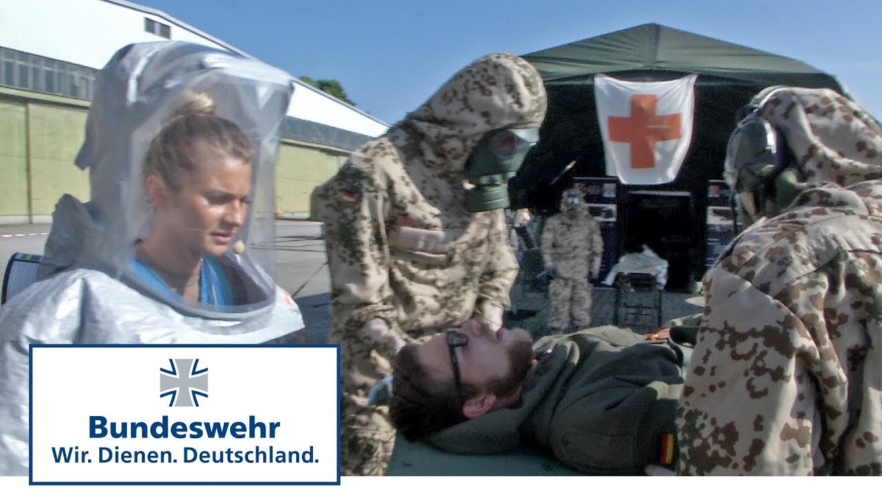 Dekontamination von Verwundeten - Sanitätsübung bei der Bundeswehr