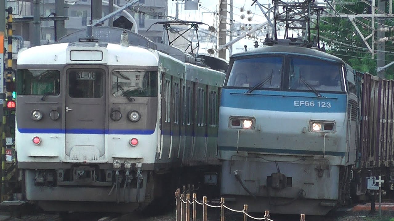 115系広L-06編成&EF66-123(吹)牽引貨物列車2074レ 広島駅付近 2011.5