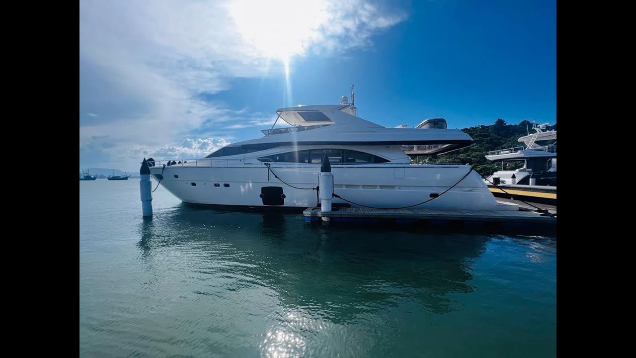 Mareconsult Yachts - Ferretti 830 2012 VENDIDA