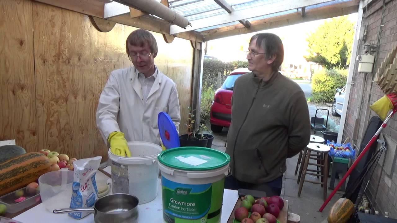 Grape Wine Making With Nigel - Ep. 2 - 31st Oct 2015
