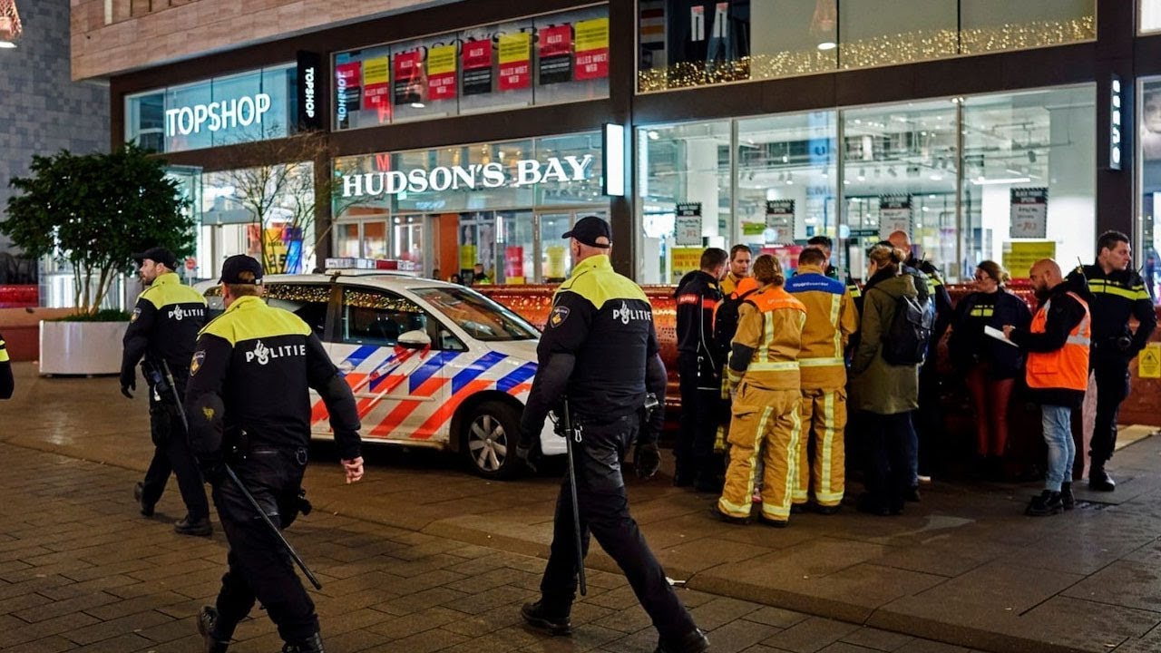 Three teenagers injured in stabbing attack on Hague shopping street