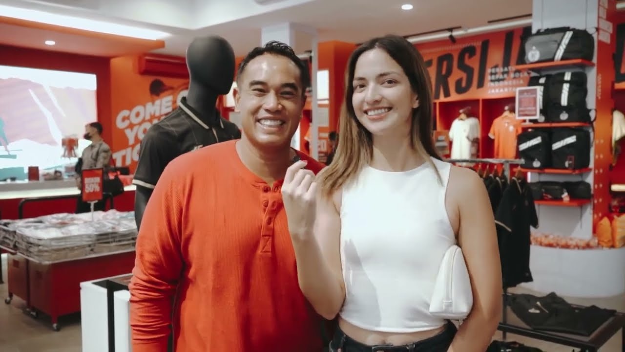 Ardie & Nia Bakrie Visit Persija Official Store | JUARA Apparel