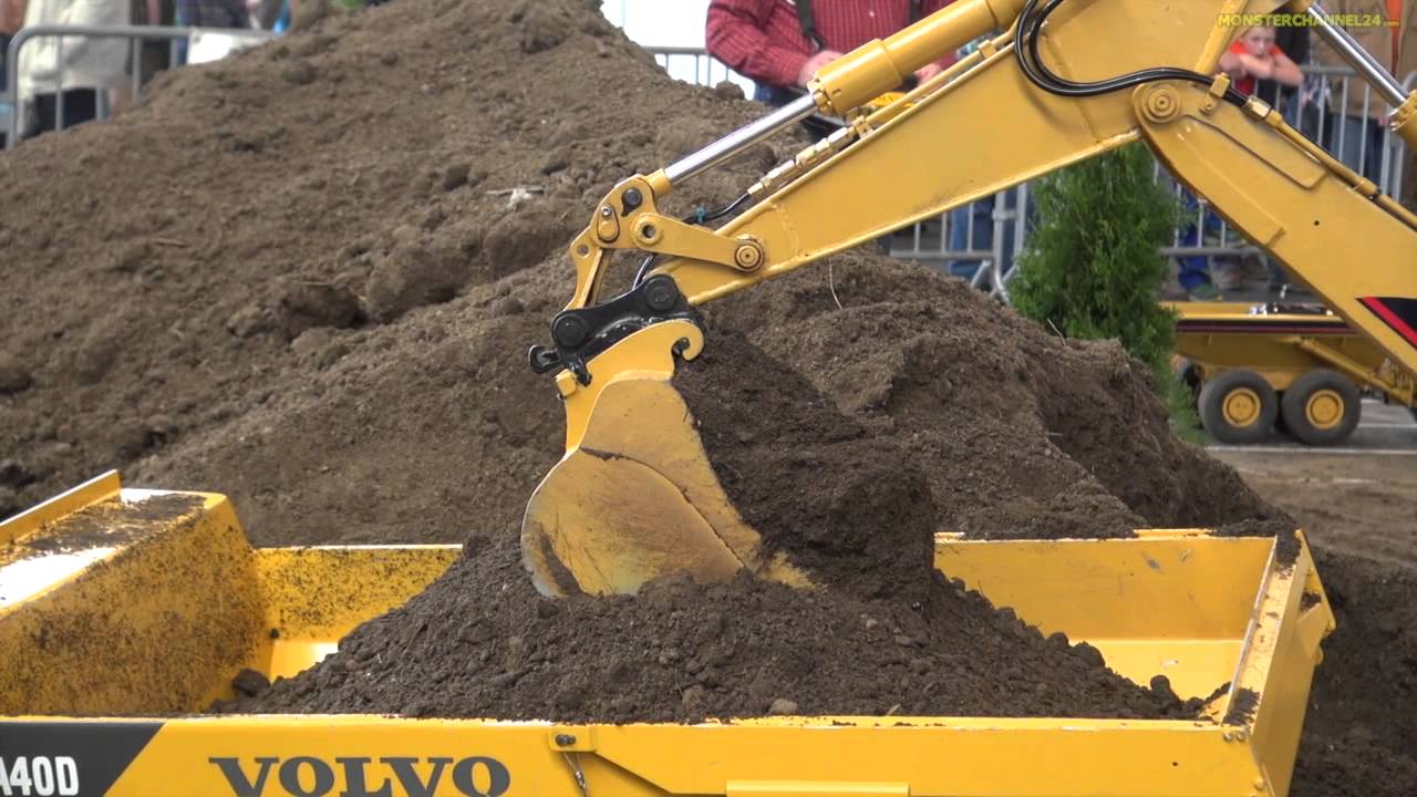 RC Volvo Dumper in 1/8 scale, 180 KG (!!!) total weight! Absolutely AMAZING!