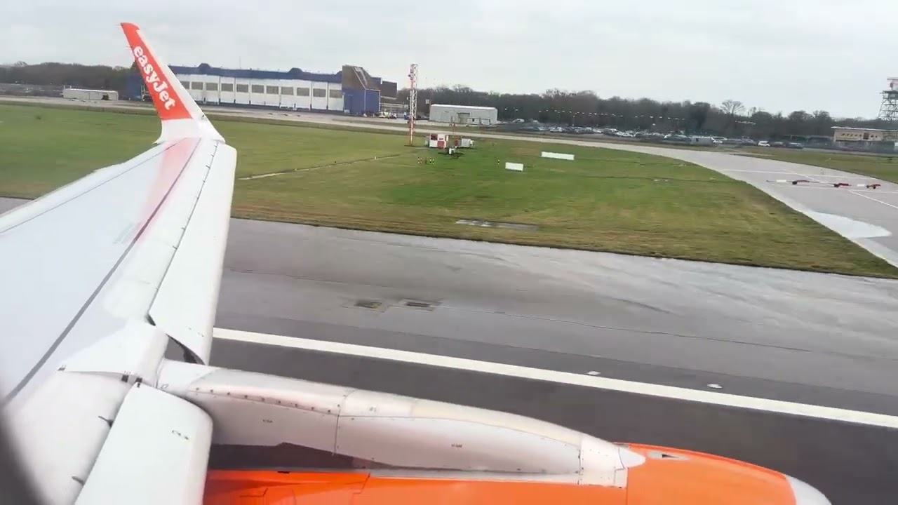 CLOUDY Landing Into London Gatwick Airport Onboard EasyJet A320