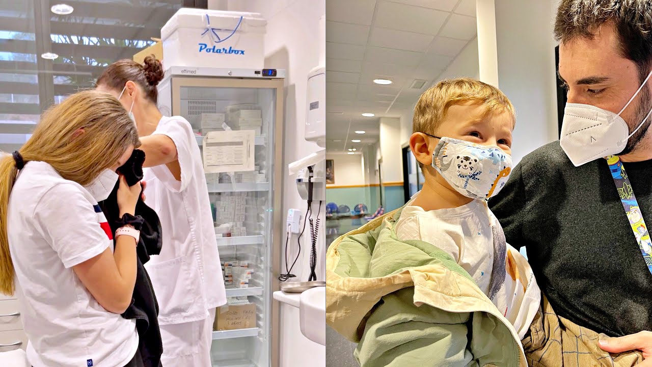 VACUNAN a nuestros DOS HIJOS 💉 UN PRINCIPE AZUL para ELAIA 😱 Familia Carameluchi - Navidad 2020