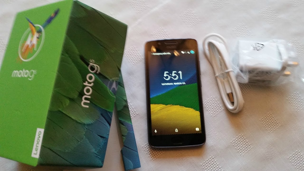 Moto G5 2017 (Unboxing Hands On & 1st Boot)