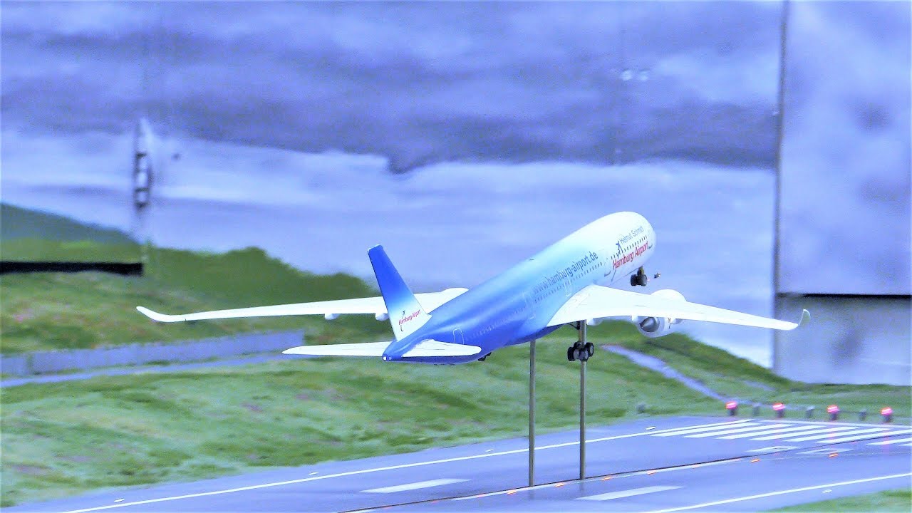 (4K) WORLDS BIGGEST MODEL AIRPORT! | Knuffingen Flughafen, Hamburg 29/10/19