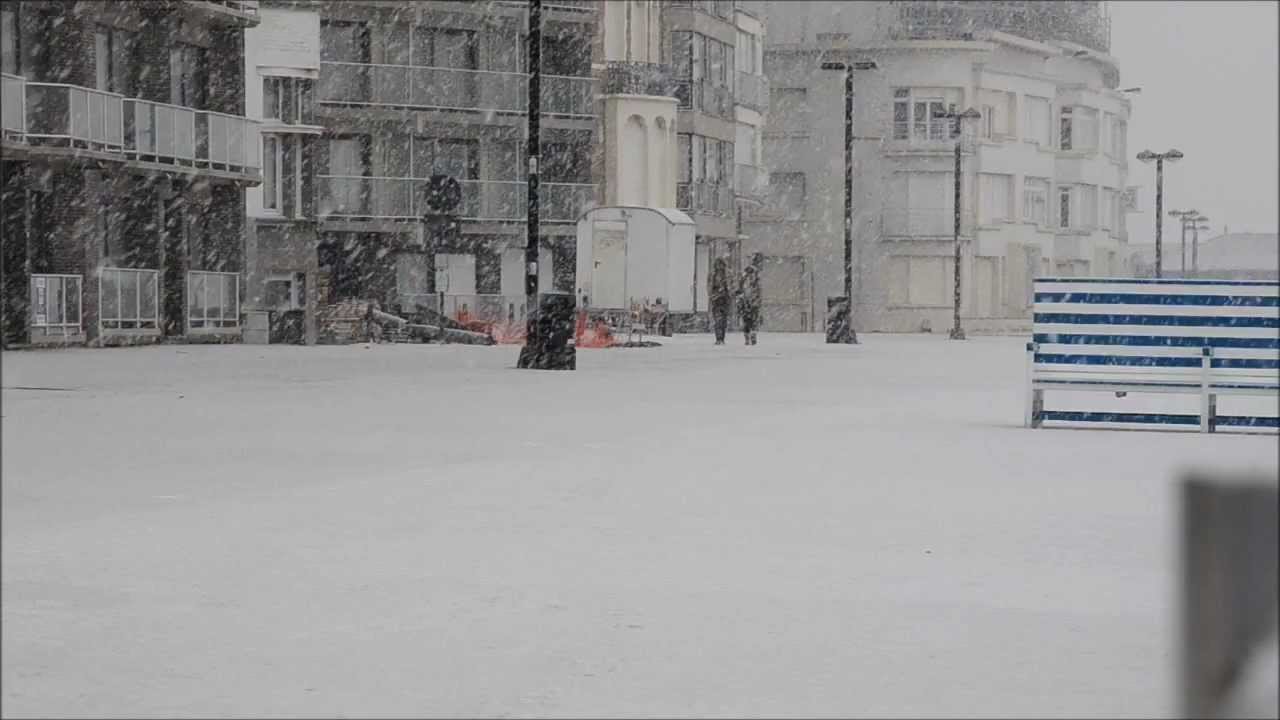 12 FEB 2012 BELGIAN COAST WESTENDE 10.30 AM IT SNOWS - HET BEGINT TE SNEEUWEN 720DPI.wmv