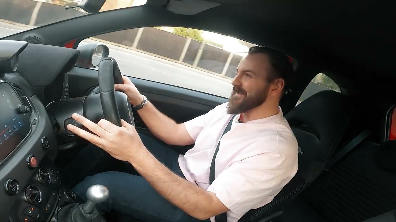 Что такое кнопка TTC на автомобиле Abarth?