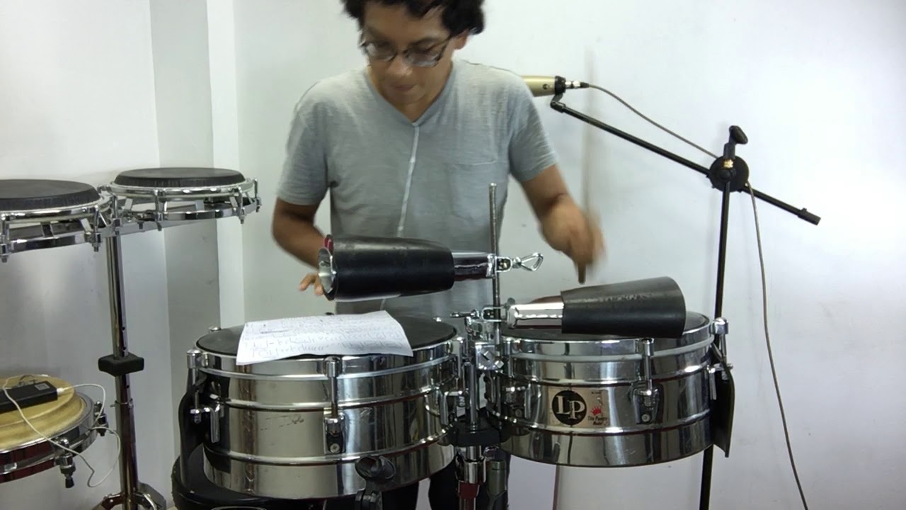 A ESA DANIELA DARCOURT TIMBALES