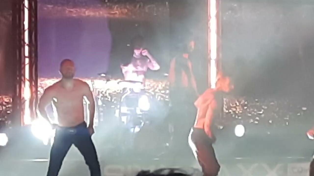sixx paxx colors  tour 2024