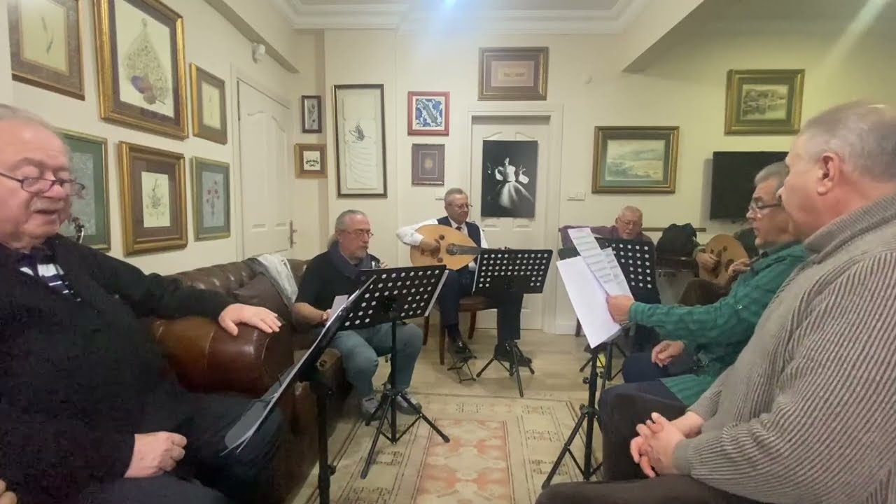 Acemkürdi Faslından; Sevdi gönlüm ey, Sana eller ne güzelsin demesin, Altın tasta gül kuruttum.