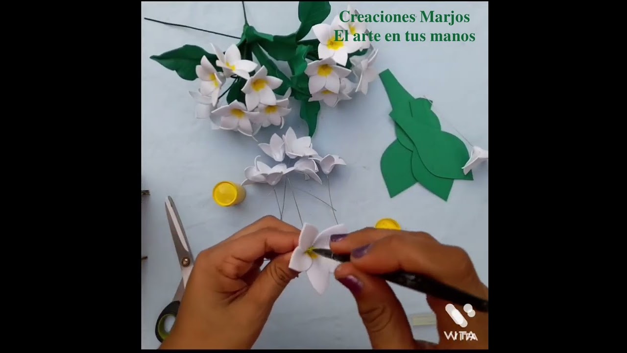 Flor de Jazmín en fomi o goma eva