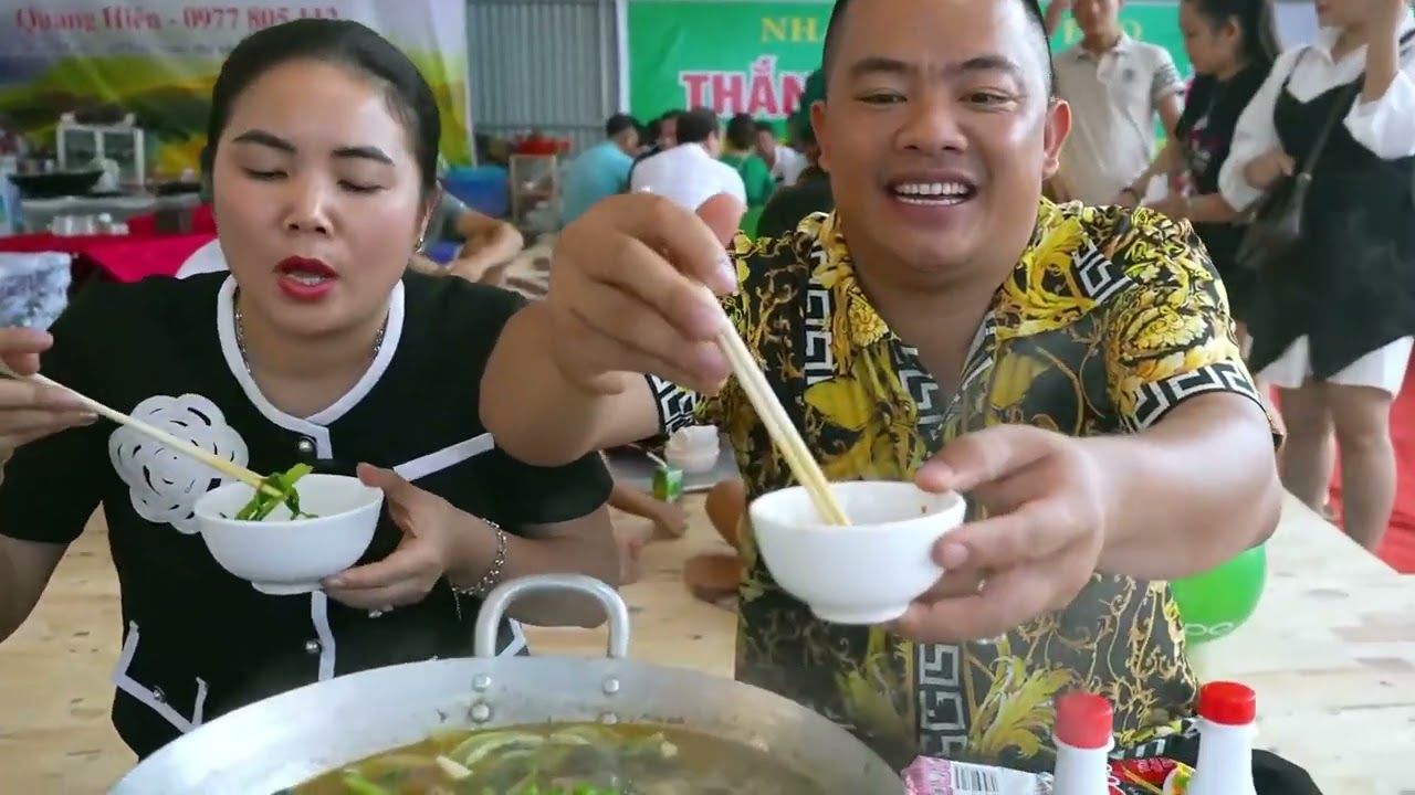 HAI VỢ CHỒNG ĐI CHƠI LỄ HỘI MÚA XÒE NGHĨA LỘ, ĂN NỒI THẮNG CỐ NGỰA | TUYÊN XINH GÁI