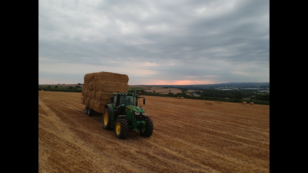 Baling Straw 2019 - John Deere 6920 & 6155R