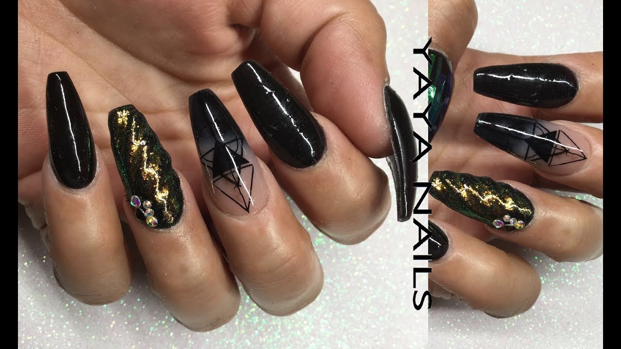 DISEÑO DE UÑAS NEGRO Y CAMALEON CON GLITTER \ YAYANAILS