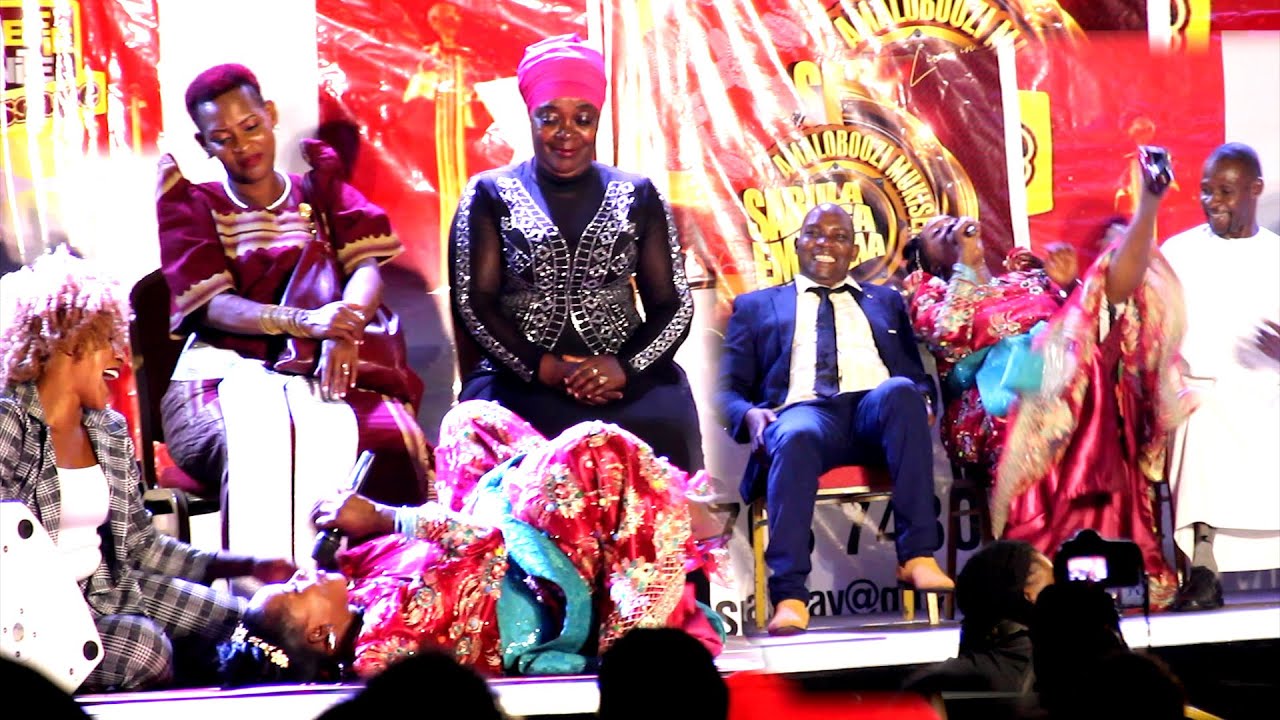 Amaloboozi mu kisenge  bano ba senga ne bakojja mubutufu olemwa