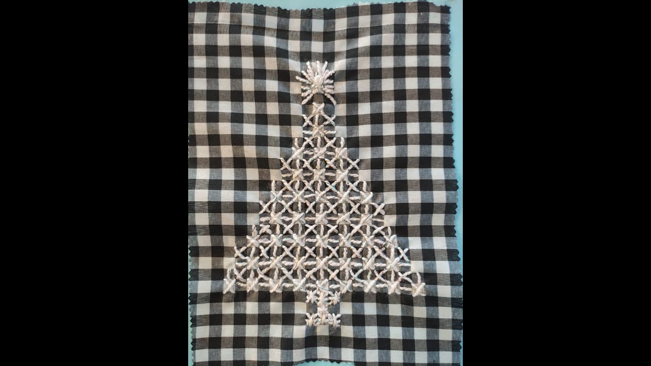Bordamos un árbol de Navidad con punto español