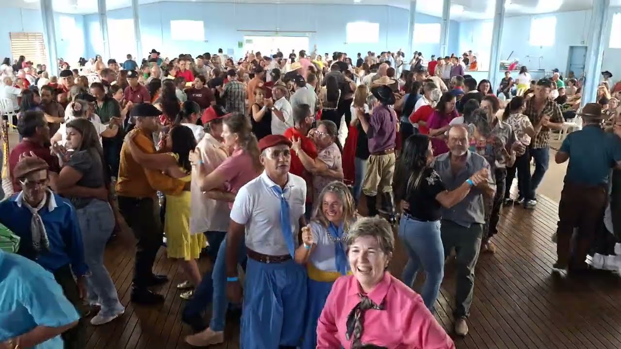 Povo super animado nos idosos de Marquinho Paraná(com marcos e margarida)