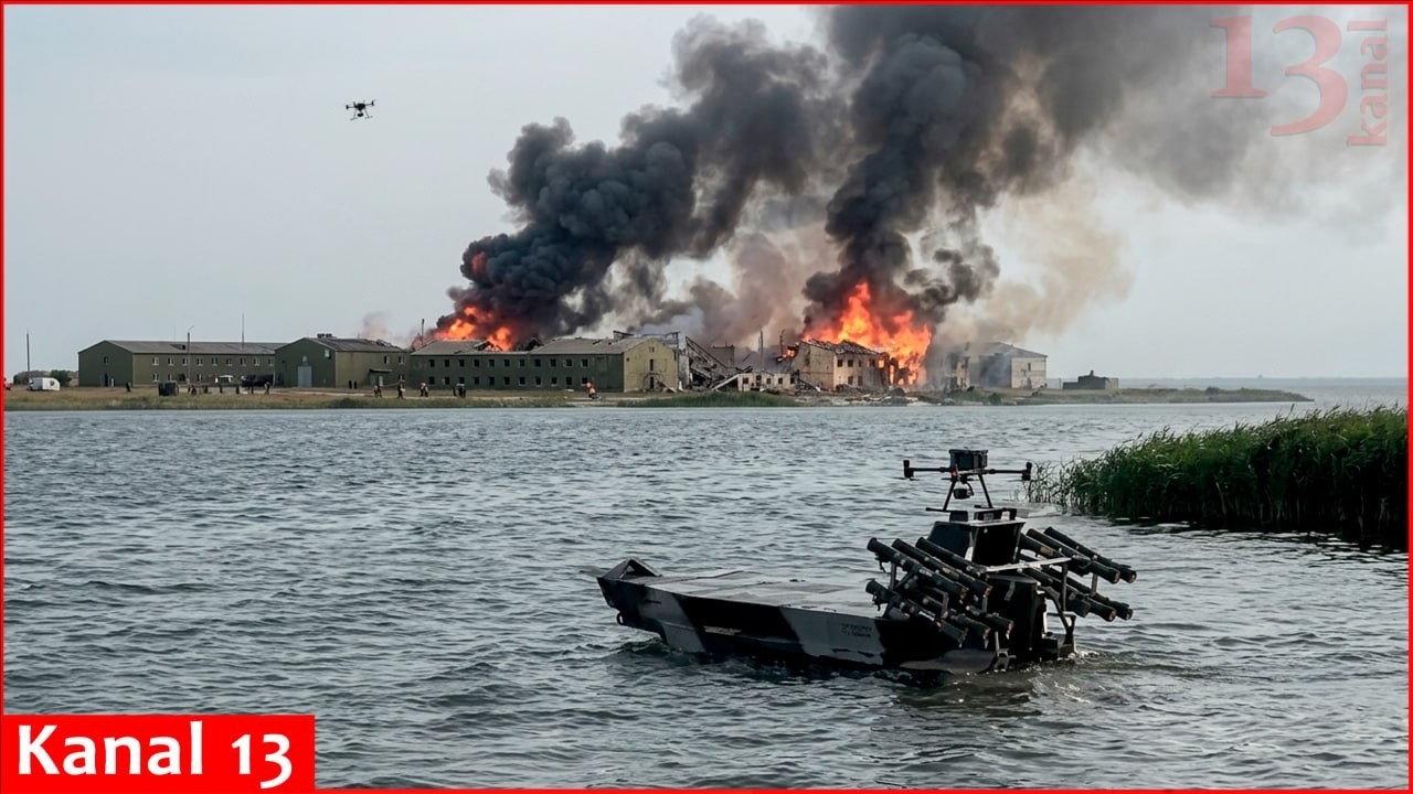Украина нанесла удар по российским войскам на реке Днепр с помощью плавучего авианосца с беспилот...