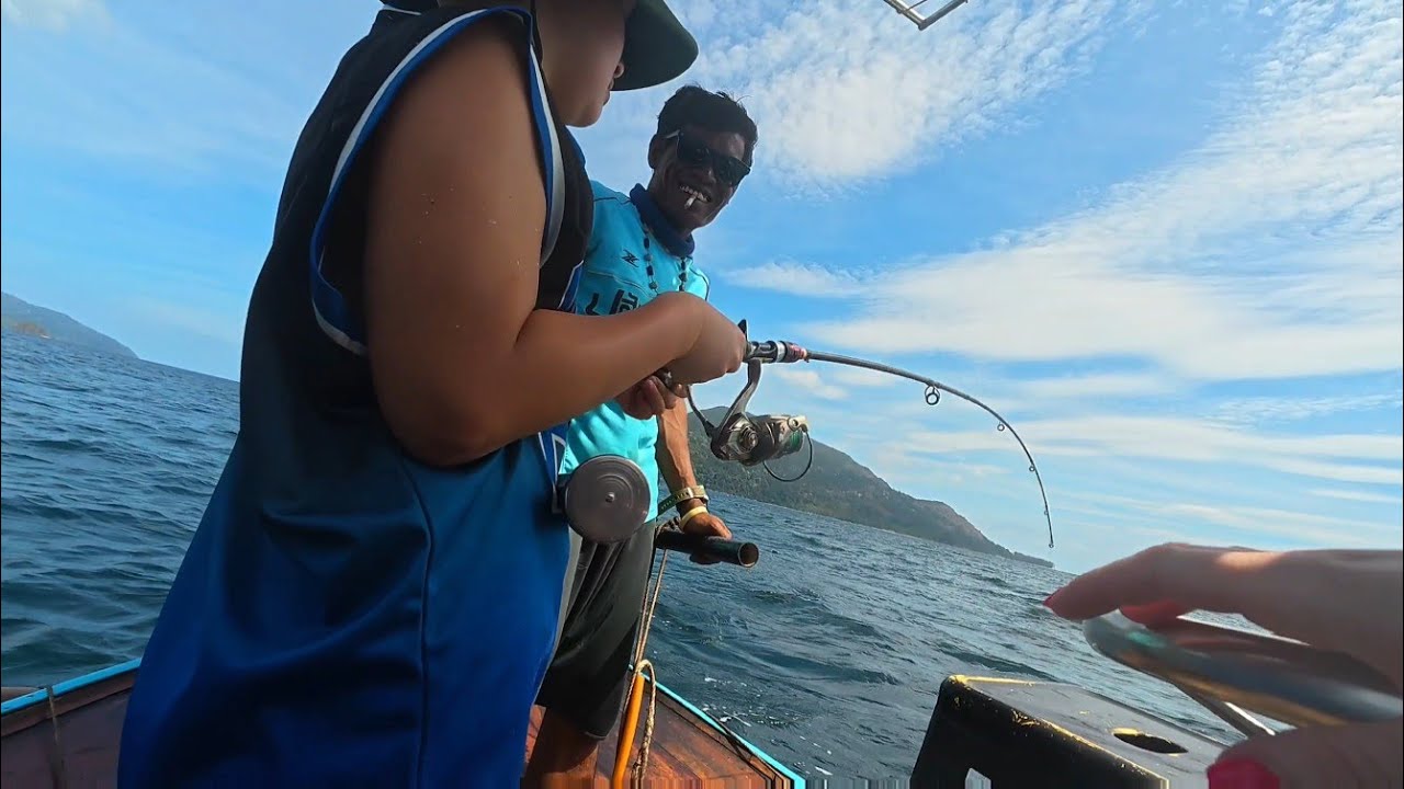 Wycieczka prywatną łodzią? Czemu nie. Rybki i snurkowanie w okolicy Koh Lipe #kohlipe #snorkeling 