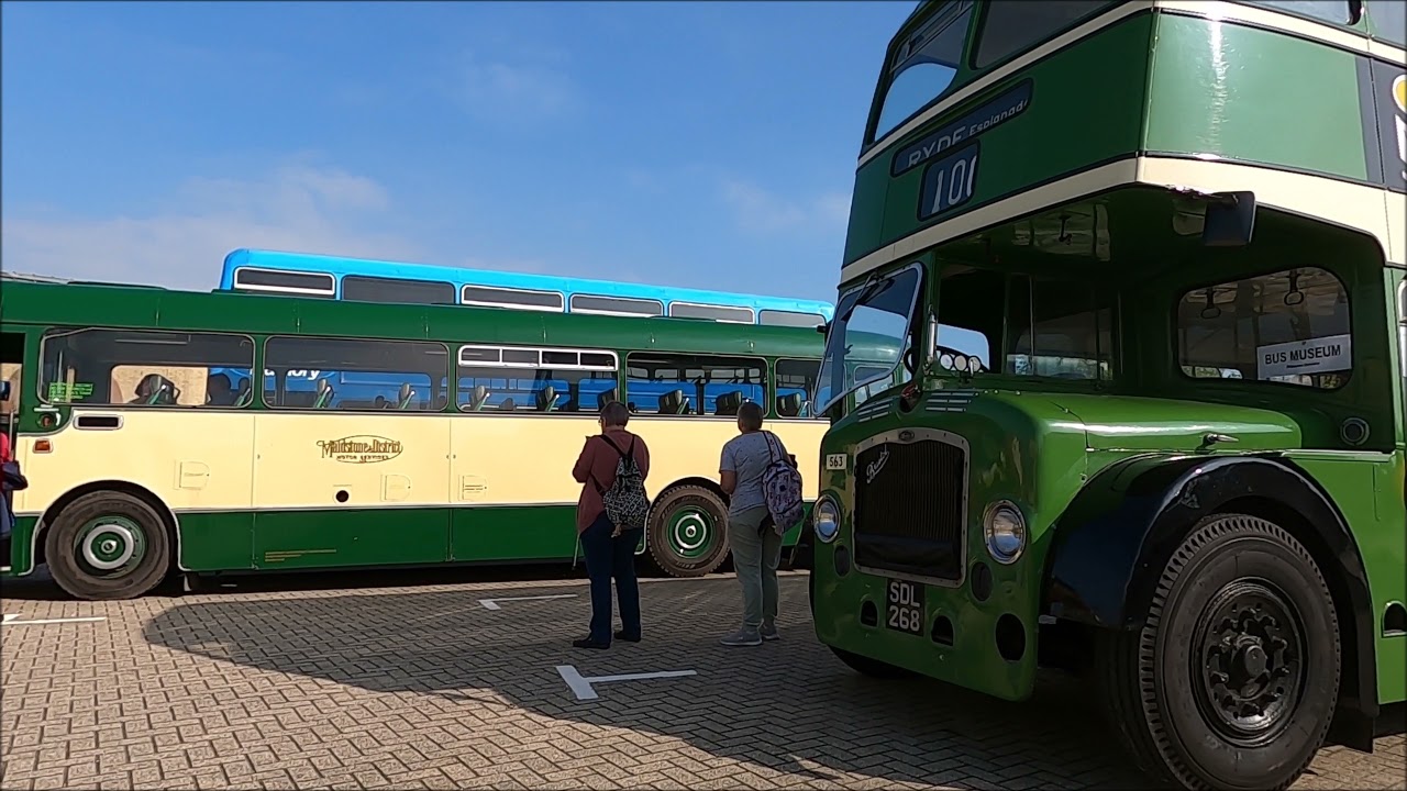 Vectis Bus 100 Event - Vintage Buses Parked Up In Ryde - Isle Of Wight - October 2021 | kittikoko