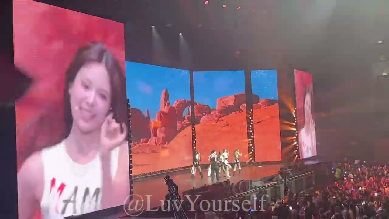 izna (이즈나)new song Mamamia fancam 20250927 Music bank in Lisbon 2025