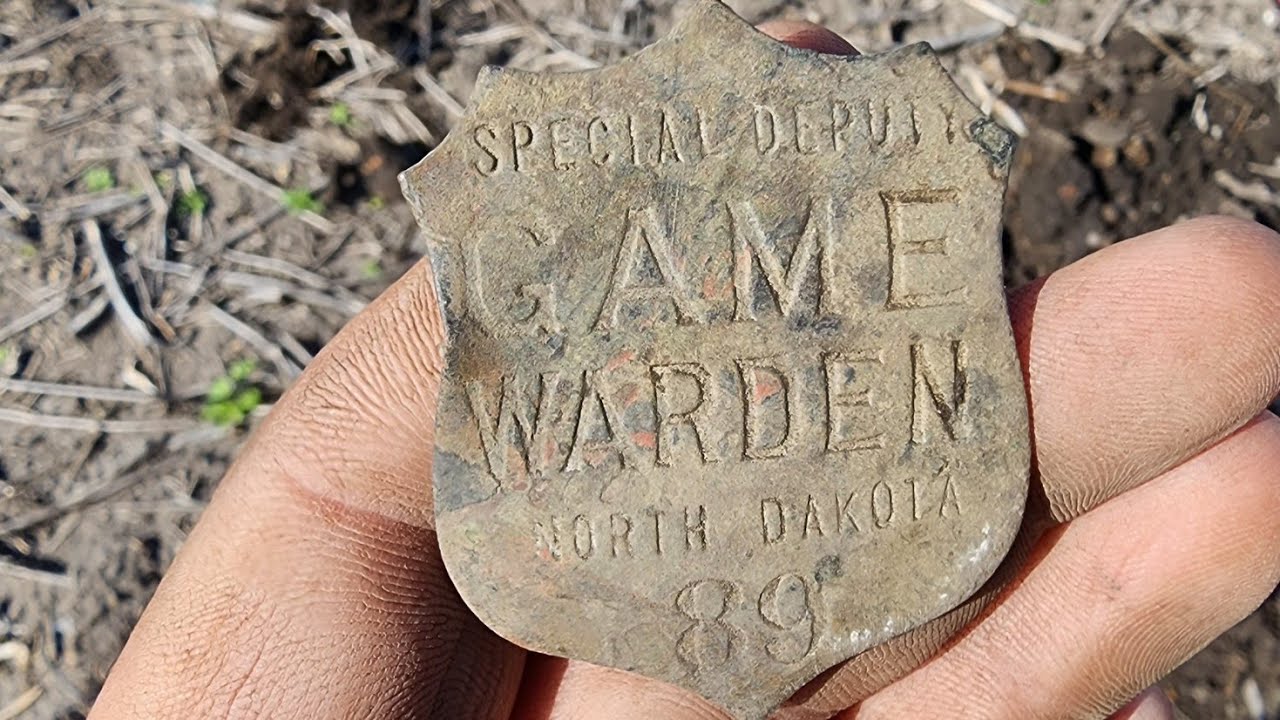 Metal Detecting and Bottle Digging Ghost Town Leads To Amazing Finds!