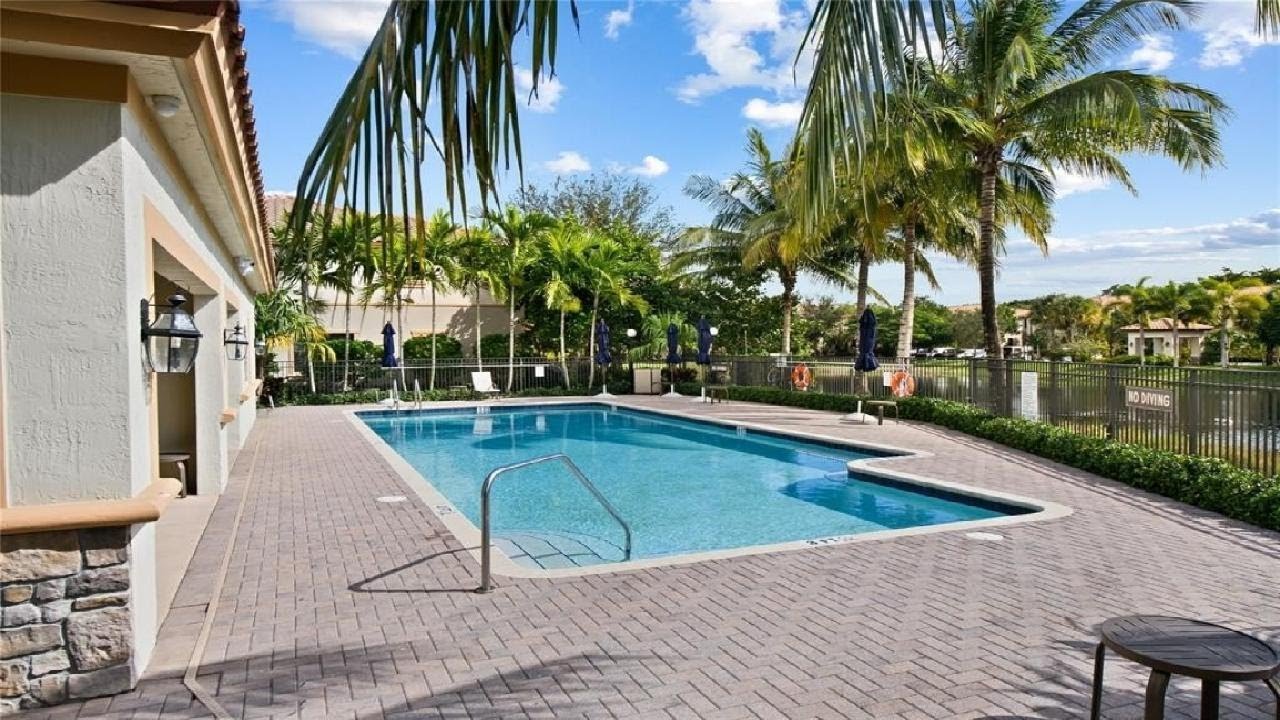 4033 Devenshire Ct, Coconut Creek, FL Presented by Desare Kohn-Laski.