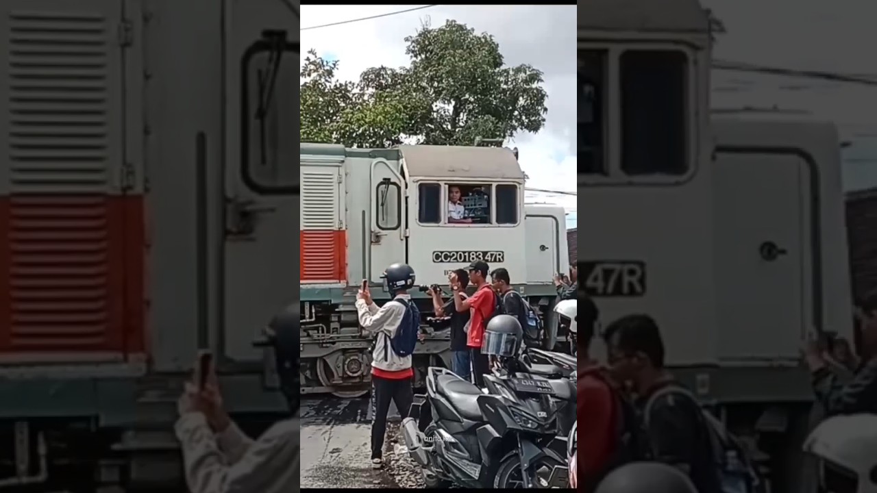 Triple traksi lokomotif #lokomotif #cc201 #train #keretaapi #shorts #balaiyasa #yogyakarta