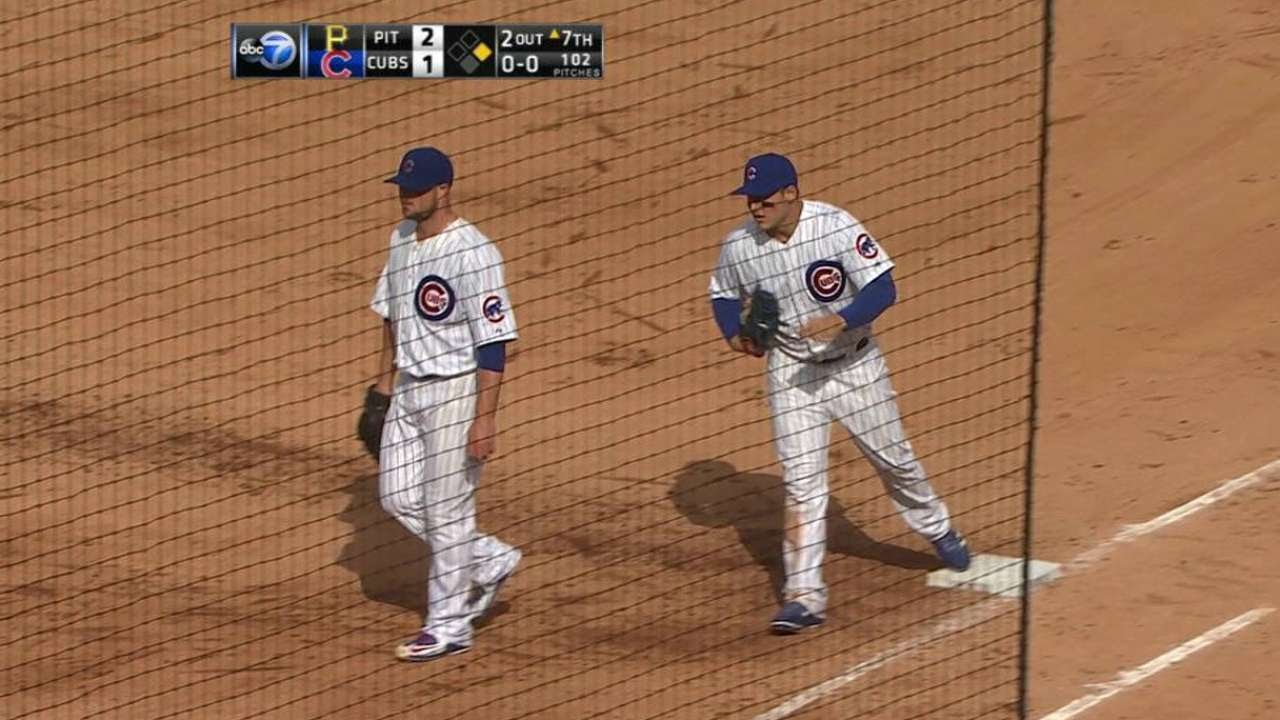 PIT@CHC: Rizzo catches popup, steps on first for DP