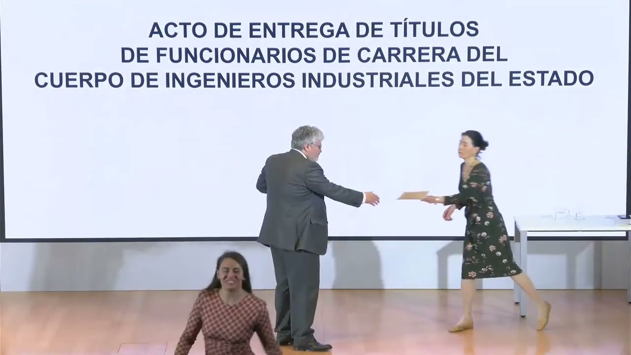 Acto de entrega  de títulos de funcionarios de carrera del Cuerpo de Ingenieros Industriales