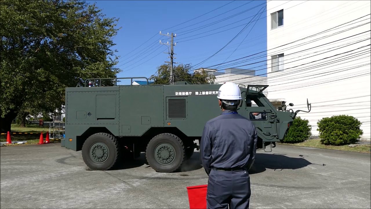 驚愕！超信地旋回する装輪戦闘車。陸上装備研究所2018年一般公開より