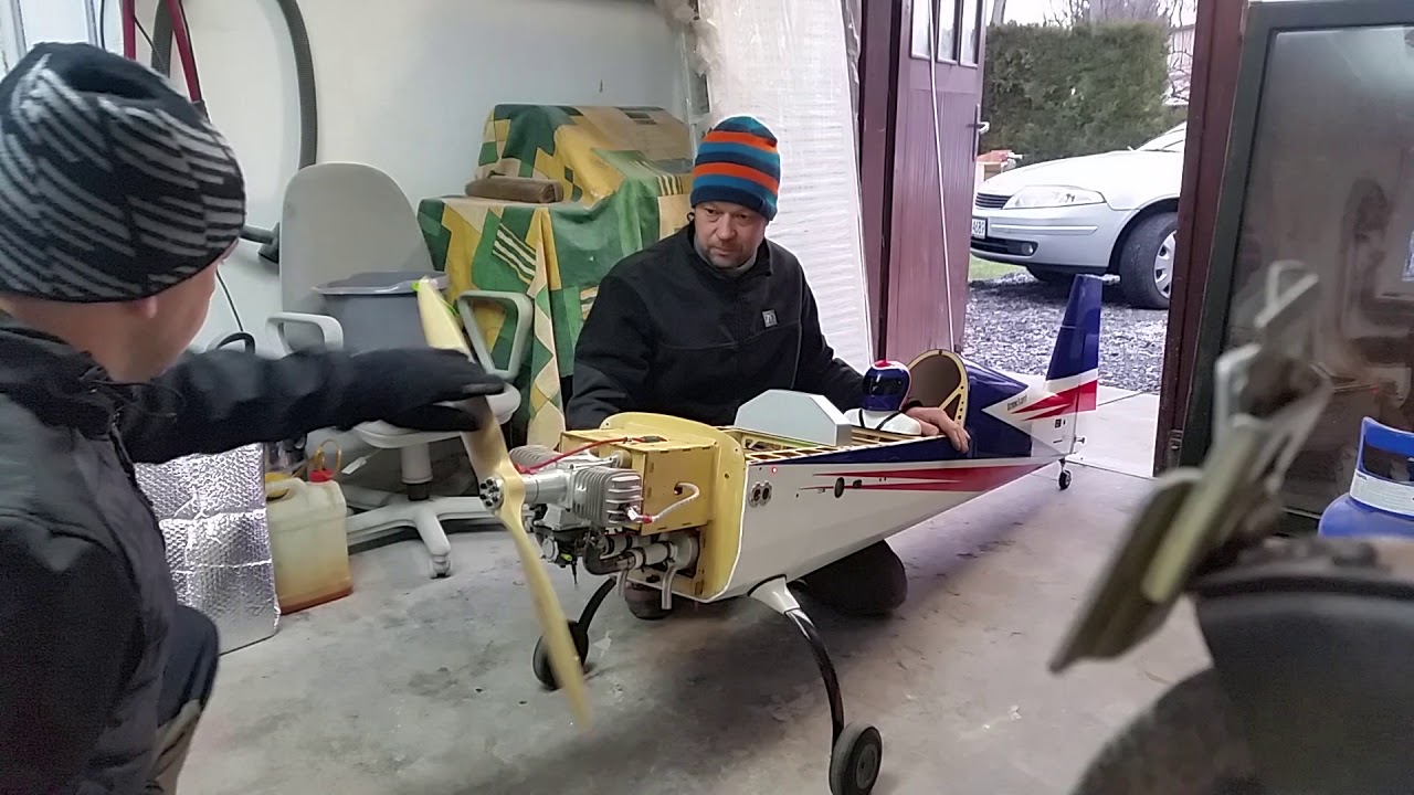 Extra Extreme Flight 104  DA-100 start engine