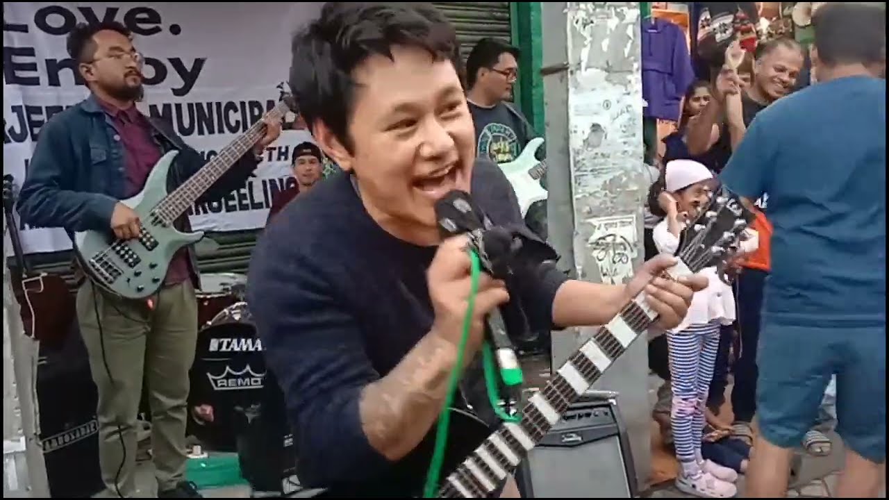 Khai k ho esto @theaftermathdarjeeling -Anup Thami-busking #chowrasta - music and fun