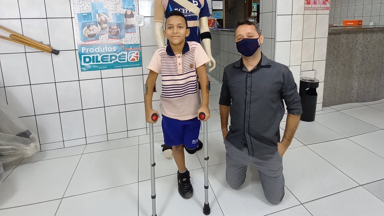 Recebendo Orientações para o uso das Muleta canadenses 