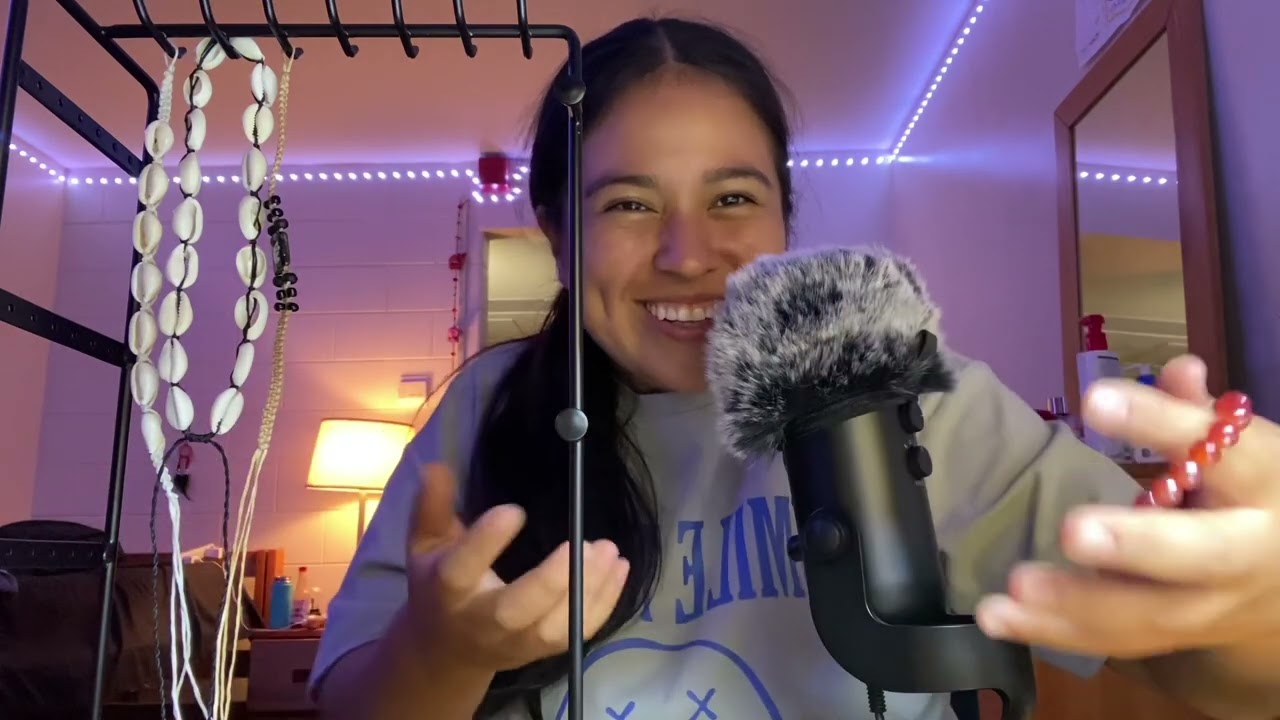 ASMR en Español. [Show and tell] Acomodando mis pulseras y collares en un joyero 💤💤