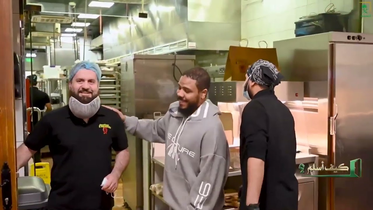 بعد مقتل والديَّ أمامي أصبحت حياتي مضطربة، ولكن بعد اعتناقي الإسلام تمكَّنت من الانضباط في حياتي.