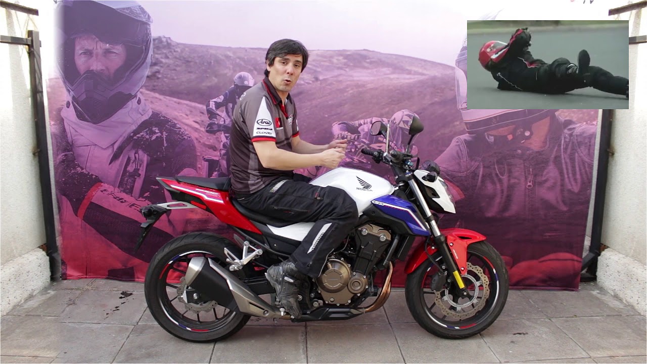 Postura de frenado en moto sin ABS / Moto Tip