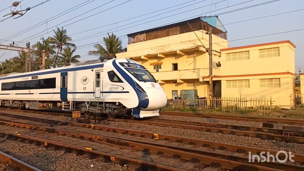 VANDE BHARAT EXP @@@ VIJAYAWADA JUNCTION YARD.