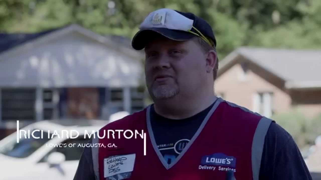 Lowe's Heroes help South Carolina flood victims
