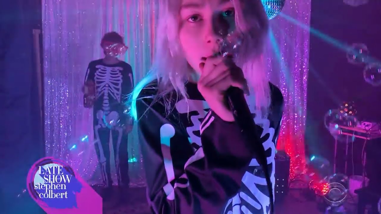 Phoebe Bridgers - Kyoto (Stephen Colbert Late Show)